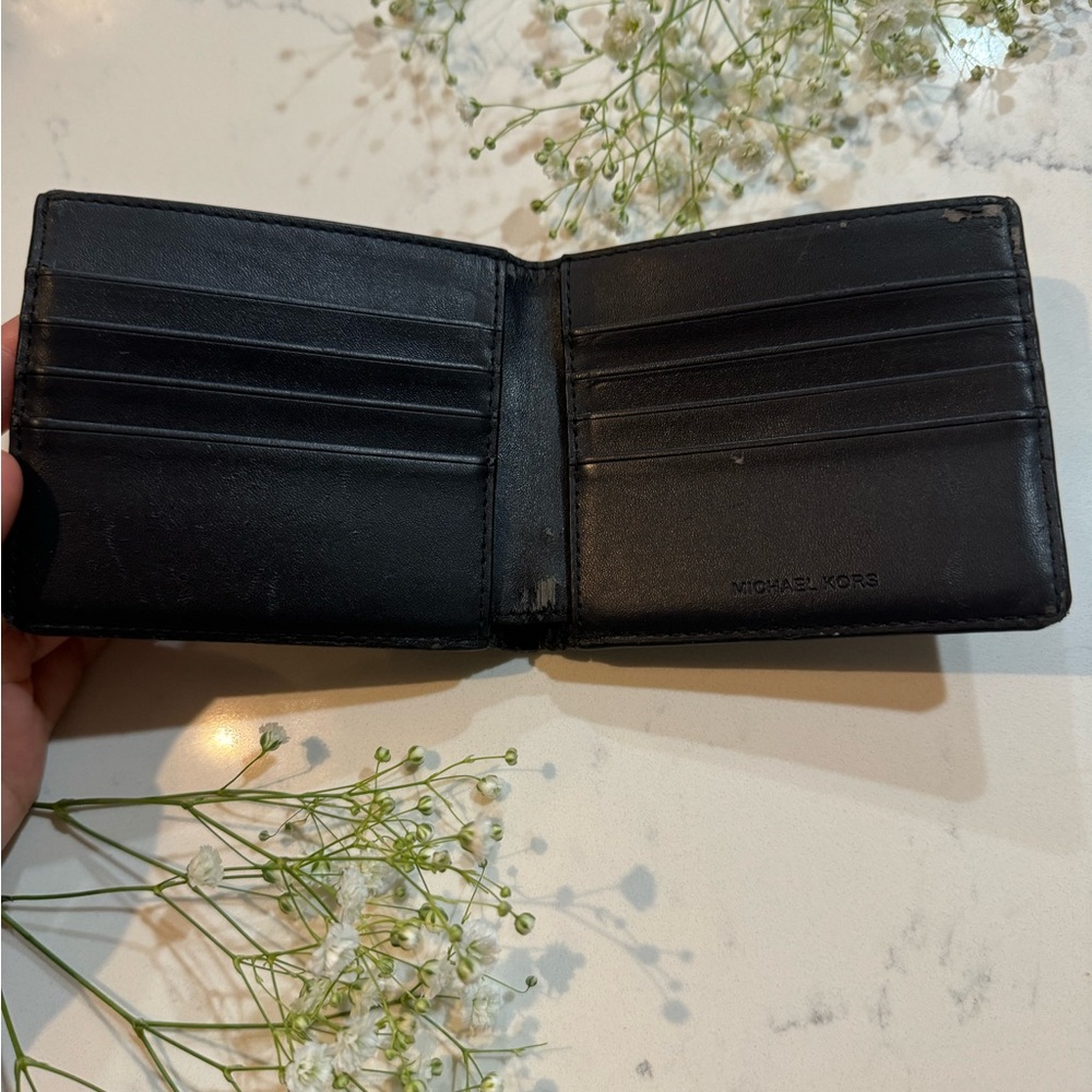 Michael Kors signature logo Wallet - Picture 2 of 9